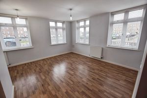 Lounge/Diner- click for photo gallery